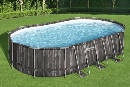 donker opzetzwembad in tuin