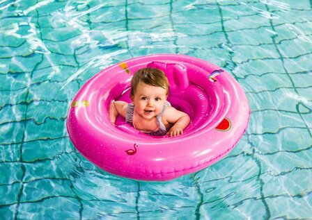 Roze babyfloat met baby