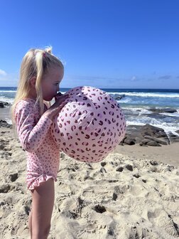 Strandbal Panterprint zachtroze