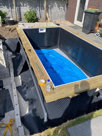 Zwembad inbouwen met dit goedkoop inbouw