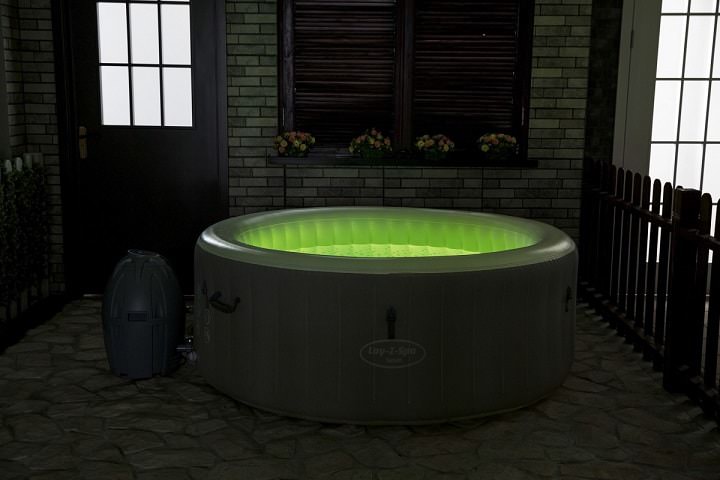 Led verlichting in opblaasbare jacuzzi