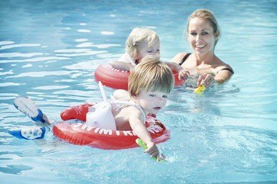 Swimtrainer veiligheid voor kinderen